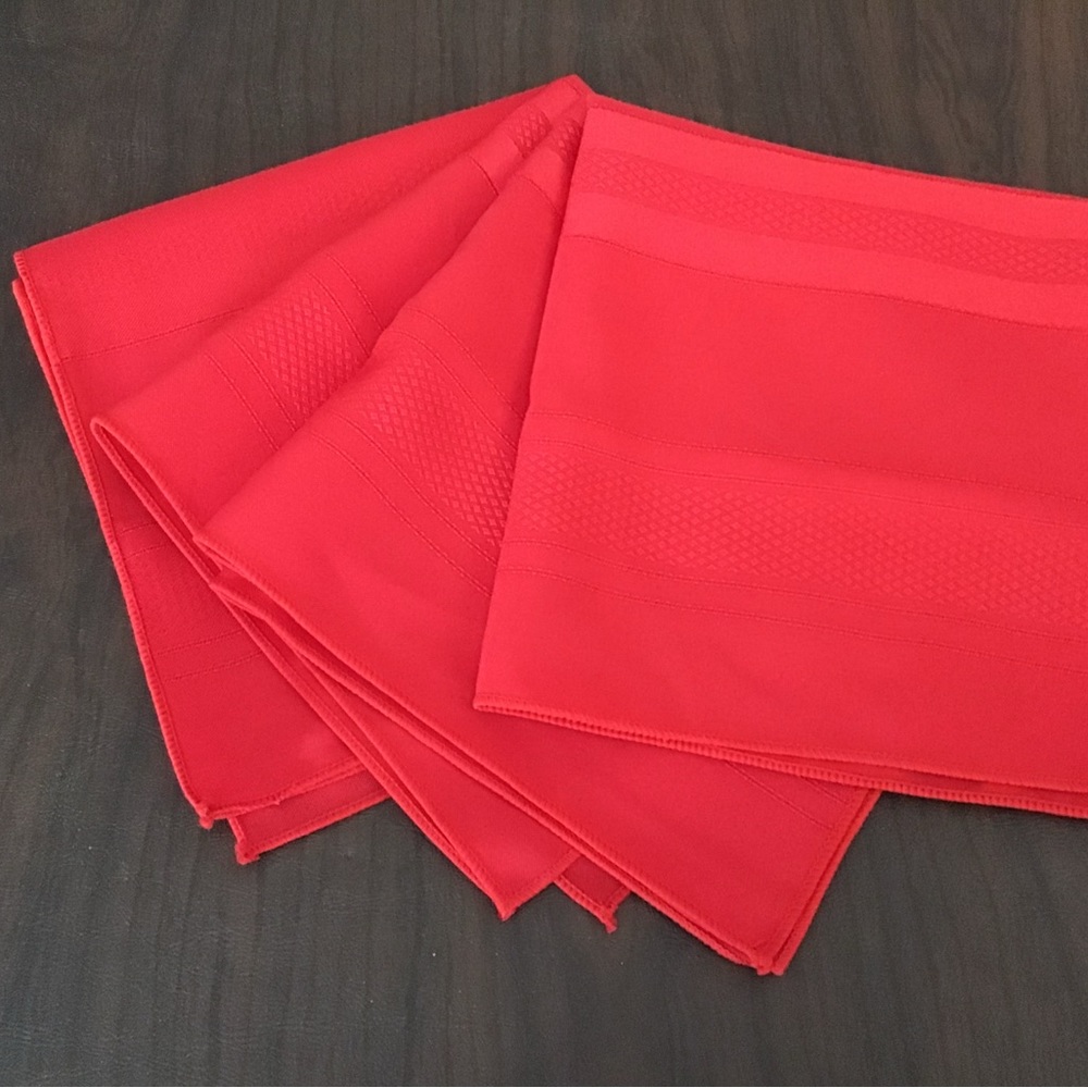 100% polyester napkins.
17x17 - set of 4